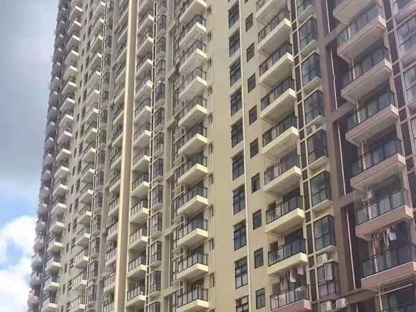 石巖依山名苑三棟700戶花園社區(qū)首付六成分期三年