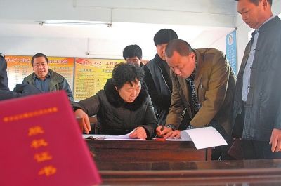 把小產(chǎn)權(quán)房改造成租賃公寓是個疏導的方案