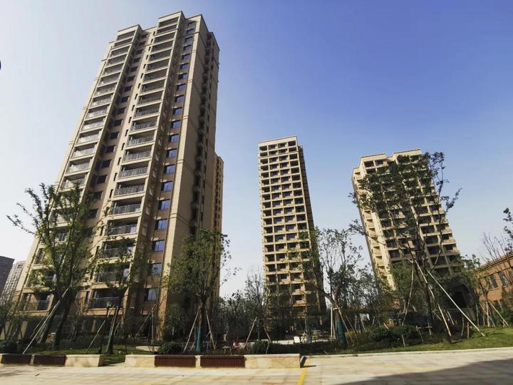 安置房分配領(lǐng)導(dǎo)小組廣泛走訪安置戶