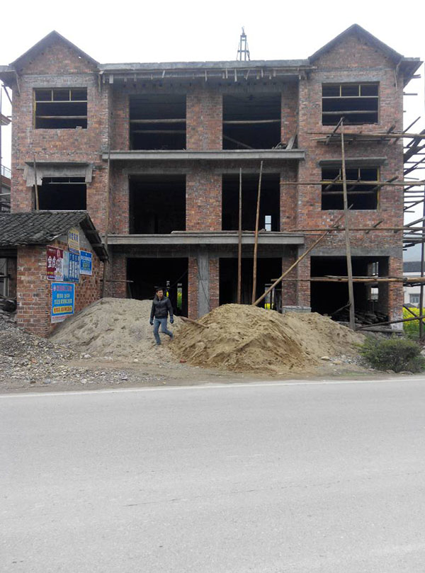 可以限制城里人來(lái)農(nóng)村買宅基地建房