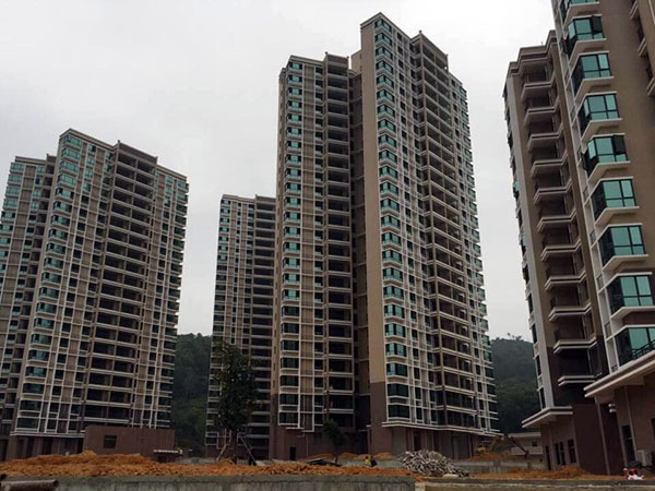 但是很多人買的統(tǒng)建樓是跟開發(fā)商簽合同的