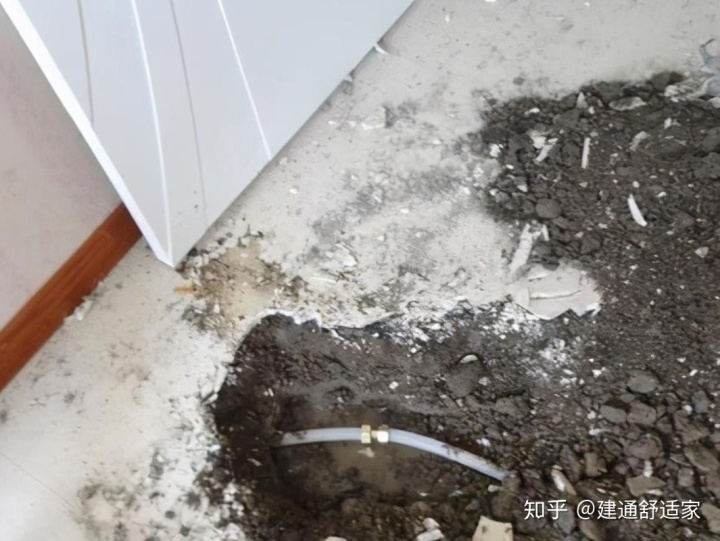 關(guān)閉接地管的給水閥和排水閥