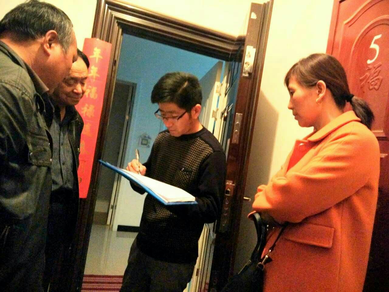 想引進(jìn)物業(yè)公司對(duì)小區(qū)進(jìn)行維護(hù)