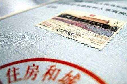 還應(yīng)該按照銷售不動(dòng)產(chǎn)稅目進(jìn)行征收營業(yè)稅