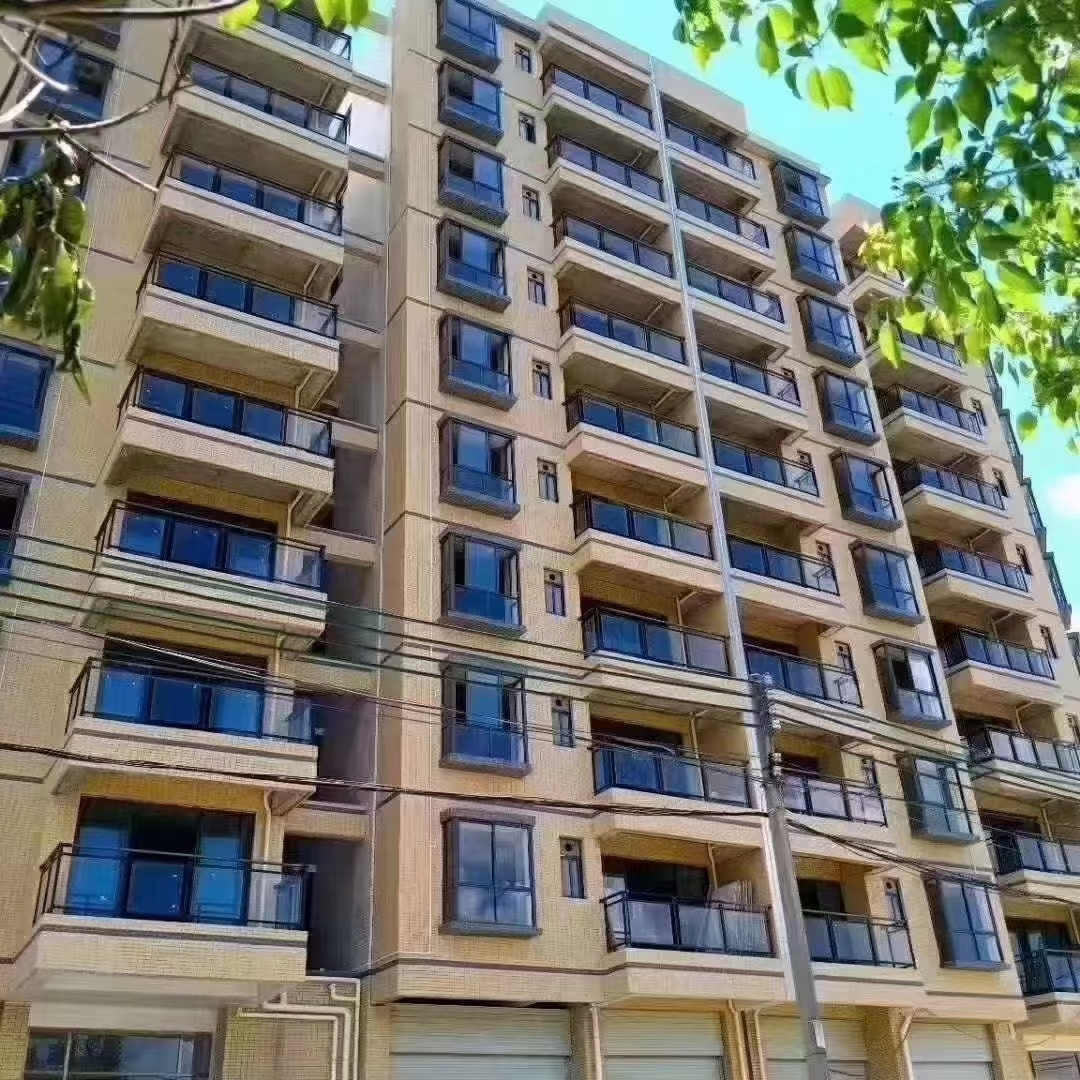 深圳龍華小產(chǎn)權(quán)房因?yàn)槲恢?></img></p>
<p><strong>如果遇到新房比同板塊周邊二手房貴太多</strong></p>
<p>1、舒適度夠，看過(guò)來(lái)視角挺寬廣了，一般售價(jià)也稍低。</p>
<p>2、新的總比二手的好，假如碰到房比同概念股周邊成交貴太多，回去琢磨一下。</p>
<p>3、畢竟商品房需少交營(yíng)業(yè)稅。擴(kuò)建居民樓大體上都附有偏向齊全的停車場(chǎng)及地下車庫(kù)，化解停車場(chǎng)難難題。</p>
<p>4、而2007年以前竣工的住宅小區(qū)，大都發(fā)展規(guī)劃規(guī)劃時(shí)還沒(méi)有意識(shí)到出租車大爆炸的難題，不少?zèng)]建地下儲(chǔ)藏室，即使建了，配比還基本上不夠。</p>
<p>5、有軌電車房 VS 非地鐵房。真正的有軌電車房，是冬天一碗湯的相距也便是大冬天，端著碗湯，從家踏至車站，湯卻是熱的，這才叫有軌電車房。</p>
<p>6、我說(shuō)的是騎車離，沒(méi)有平行線距，護(hù)欄、水道、地下通道，這些公共交通干擾都無(wú)法漠視。</p>
<p>7、正規(guī)房源 VS 小產(chǎn)權(quán)房。很多人買不起正規(guī)住房，就想買相對(duì)而言便宜的小產(chǎn)權(quán)房，剛需自住的可選小產(chǎn)權(quán)房，只要想海外投資，即便了。</p>
					<br/>
				<div style=