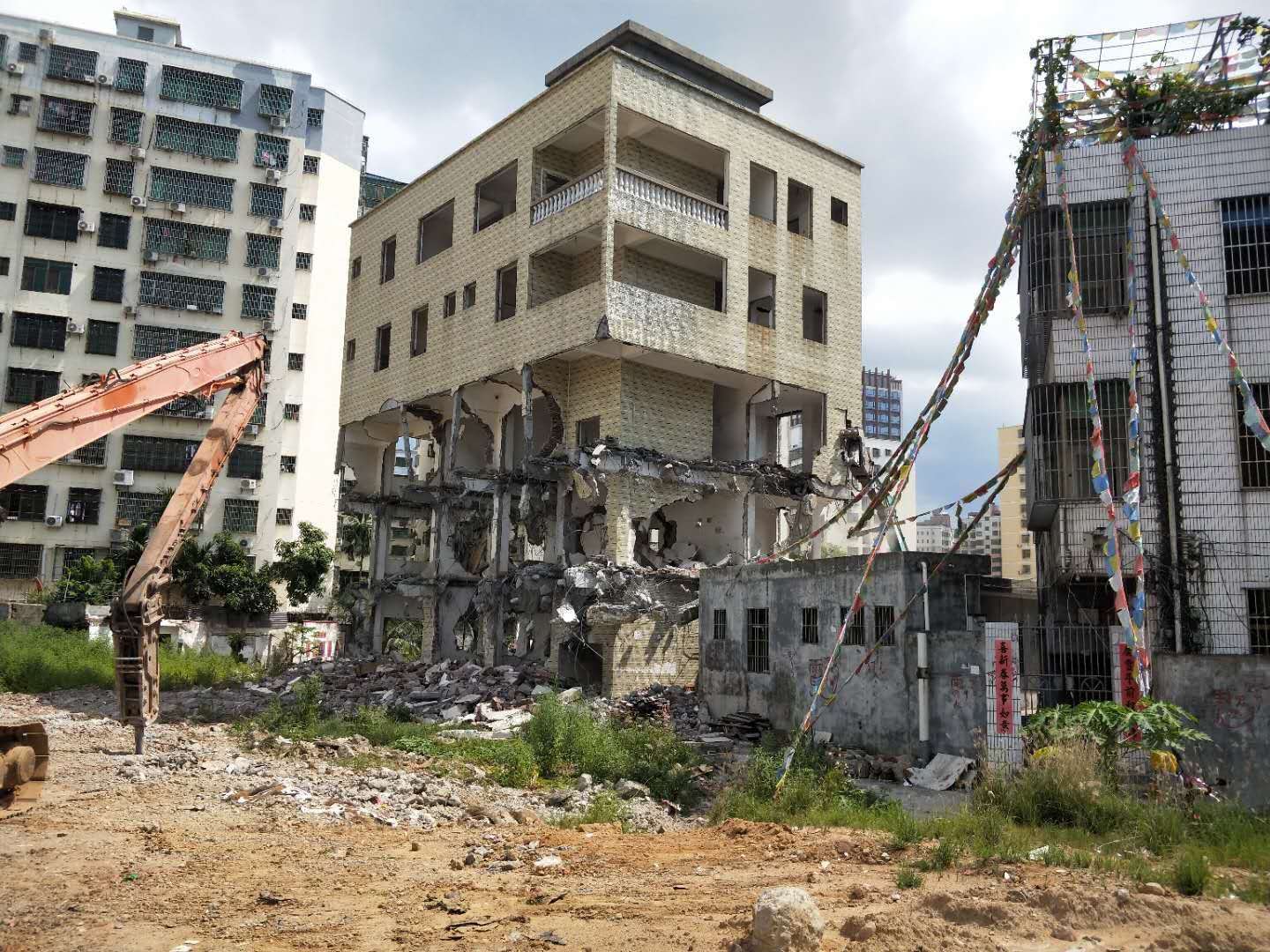 用?？谧钆；剡w房來形容