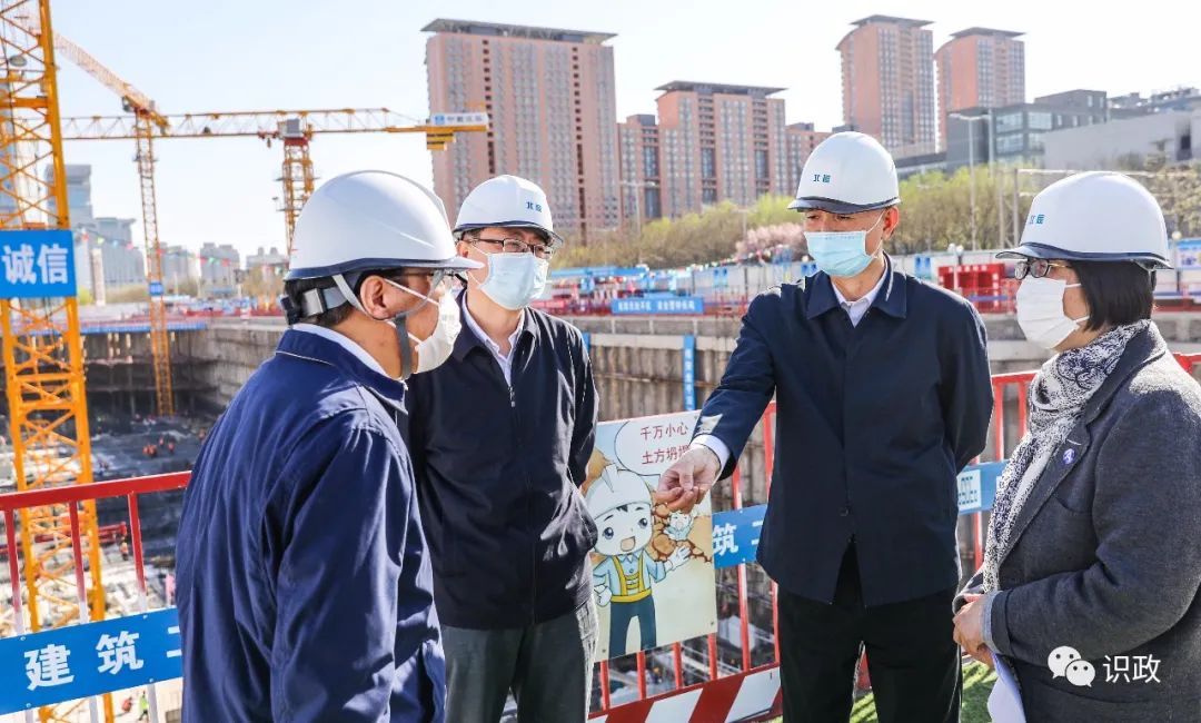 直接連通的新機(jī)場線地鐵站規(guī)?？氨缺本┱?></img></p>
<p><strong>我當(dāng)年的錢能買三室</strong></p>
<p>1、剛教育工作不久，沒錢，便賣了個(gè)小的兩室，當(dāng)時(shí)大國際形勢是買賣雙方行業(yè)，定金適當(dāng)，樓盤更重要少，輪不到選，買了個(gè)二手的回遷房，有證，樓下居民樓2.4w左右，我這個(gè)便宜6000，雖然洋房通風(fēng)還行，一咬牙，便買了。</p>
<p>2、當(dāng)時(shí)月供與薪水一樣多，窮死了，買車一年后，房貸成倍增長，心理壓力總是有些，畢竟換教育工作了，距樓房較遠(yuǎn)，準(zhǔn)備工作勤奮養(yǎng)家要么將故鄉(xiāng)村上的沿街樓下手買二套，縣區(qū)上的沿街樓前幾年能賣78萬，這幾年一文不值了，，，經(jīng)第一次買房子，我其實(shí)金濤的認(rèn)識論卻是值得參見的，人要順勢而為，逆市要比乘勢花費(fèi)更高的付出，投資收益卻不較大多，這不18年的新貨分散成功上市，我當(dāng)年的錢能賣三室，再提個(gè)翻新頁，能買新東站4室兩廳了，但我賣的邊線算不上差，離著兩個(gè)商業(yè)區(qū)1000米。</p>
<p><strong><a href=