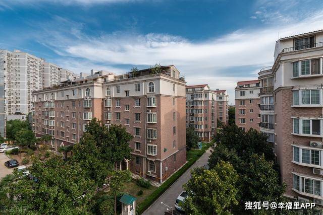 這類(lèi)房子是企業(yè)或者幾家公司一起集資建的