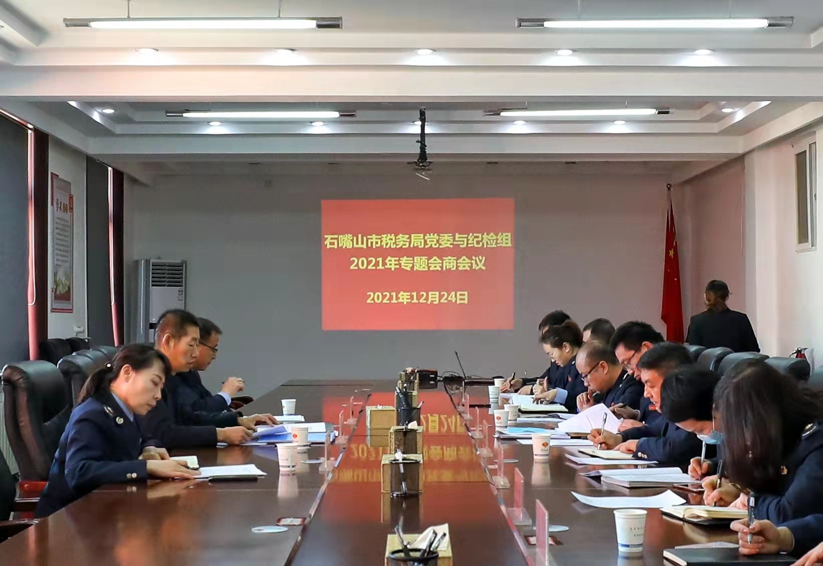 工作人員準(zhǔn)備了回遷祝福手持卡